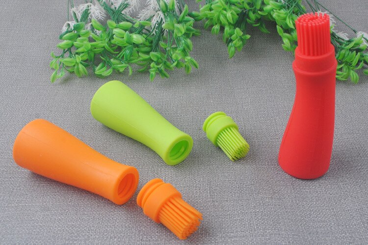Kitchen Supplies Oiler Plastic Oil Bottle With Silicone Rubber Brush Leak Press Oil Control Bottle Brushes