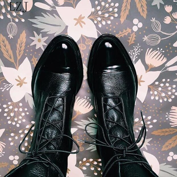 Bottes plates en cuir verni Style britannique pour femmes, belles bottes de moto noires à bout pointu,