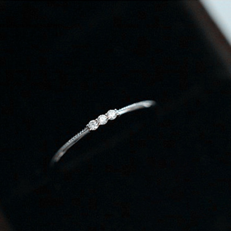 ZHOUYANG Zarte Ringe Für Frauen Mini Zirkonia Licht Gelb Gold Silber Farbe Dünne Finger Ring Schmuck KBR005