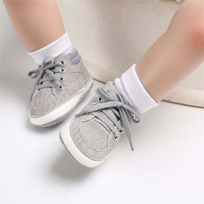 Nyfødt baby børn krybbesko dreng pige blød sål solid kausal bund first-walker anti-skrid sneakers prewalker sko