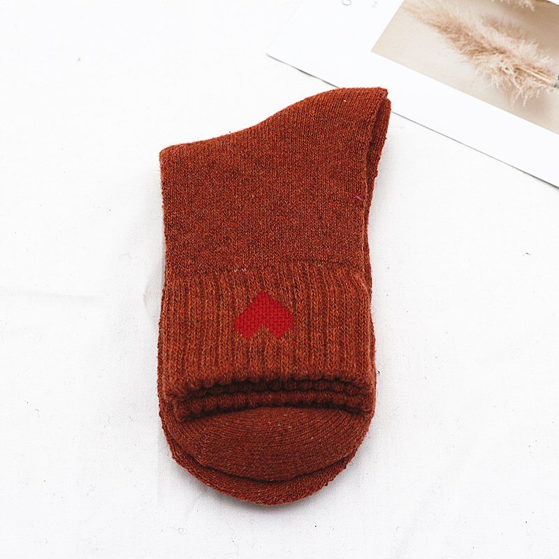 Kvinnors vinterförtjockade varma yllestrumpor med broderier hjärtformade retro kashmirstrumpor 5 par: S6