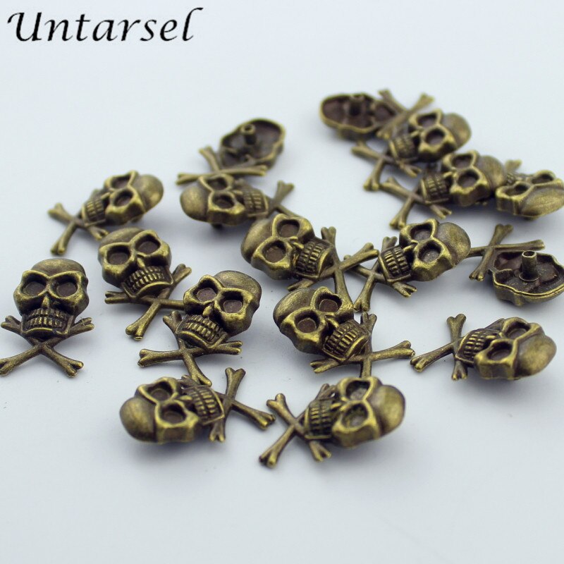 10 pcs 15*25mm horrible skull strike op klinknagels met cap metalen kledingstuk spikes en studs punk rock antieke patch DIY lederen ambachten