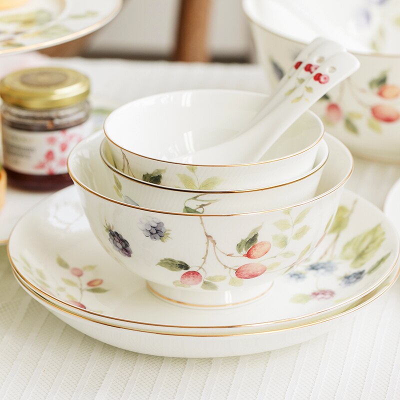 Europese Stijl Platen Set Bone China Keramische Diner Compleet Servies Set Diner Serveren Pratos De Jantar Luxe Borden