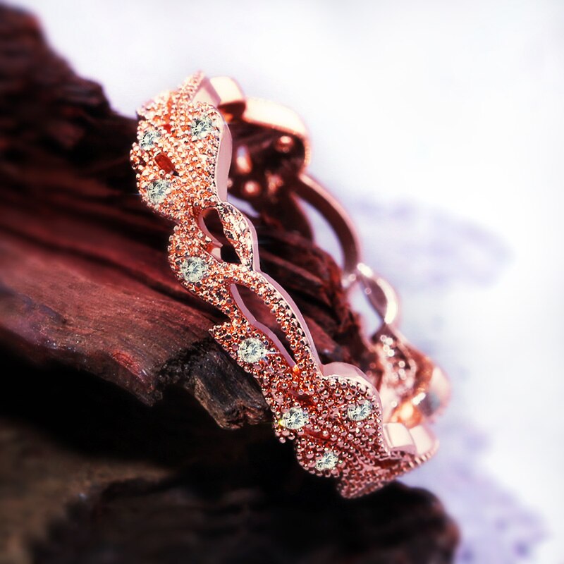 HUITAN Micro Paved Romantice Rose Gold Color Leaf Engagement Ring For Women Luxury Infinite Cute Circle Ring Cirrus