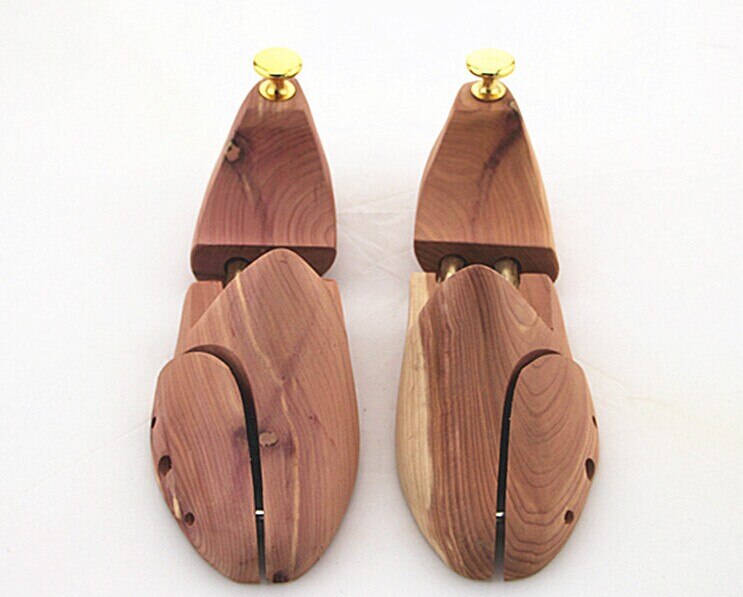 1PAIR cedar Wood solid shoe trees shaping device odor control shoes stretchers Wood Craft LW010