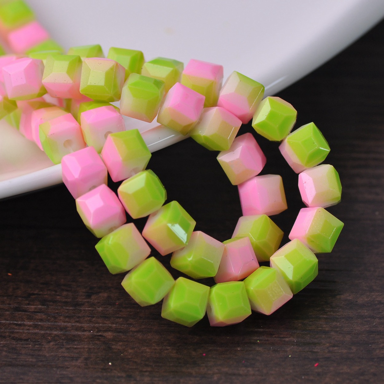 Kleurrijke Bekleed Kubus Vierkant Geslepen 8Mm 10Mm Opaque Glas Losse Ambachten Kralen Lot Voor Sieraden Maken Diy craft Bevindingen
