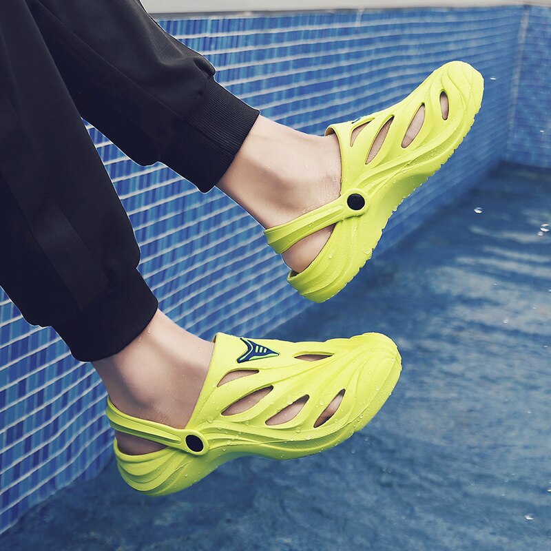 Été plage hommes sandales jaune confortable mocassins trou chaussures hommes décontracté antidérapant caoutchouc sabots jardin sandales Sandalia Hombre
