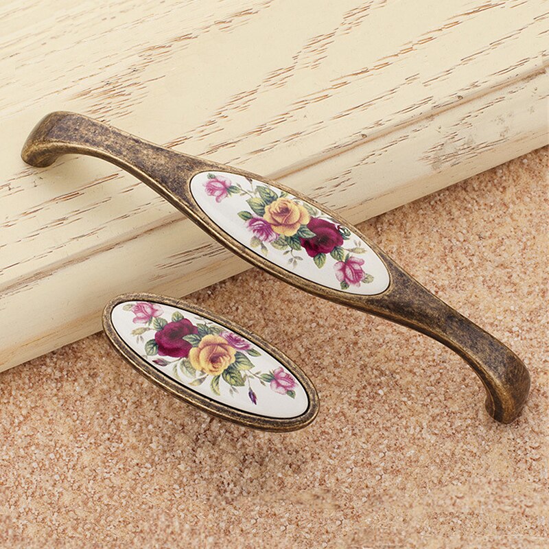 Light Luxury Kitchen Accessories Zinc Alloy Furnitur Handl Knob Flower Carved Yellow Kitchen Cabinet Storage Modern