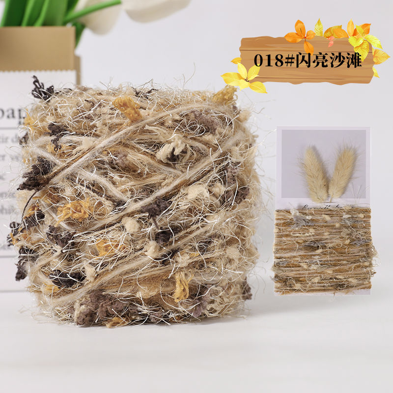 Handgemengd garen, kenmerkend fantasiegaren, handgemaakt doe-het-zelf garen met kleurverloop, wollen bol, haaknaald, grote cirkel, garensegment, geverfde grove wol: Paars