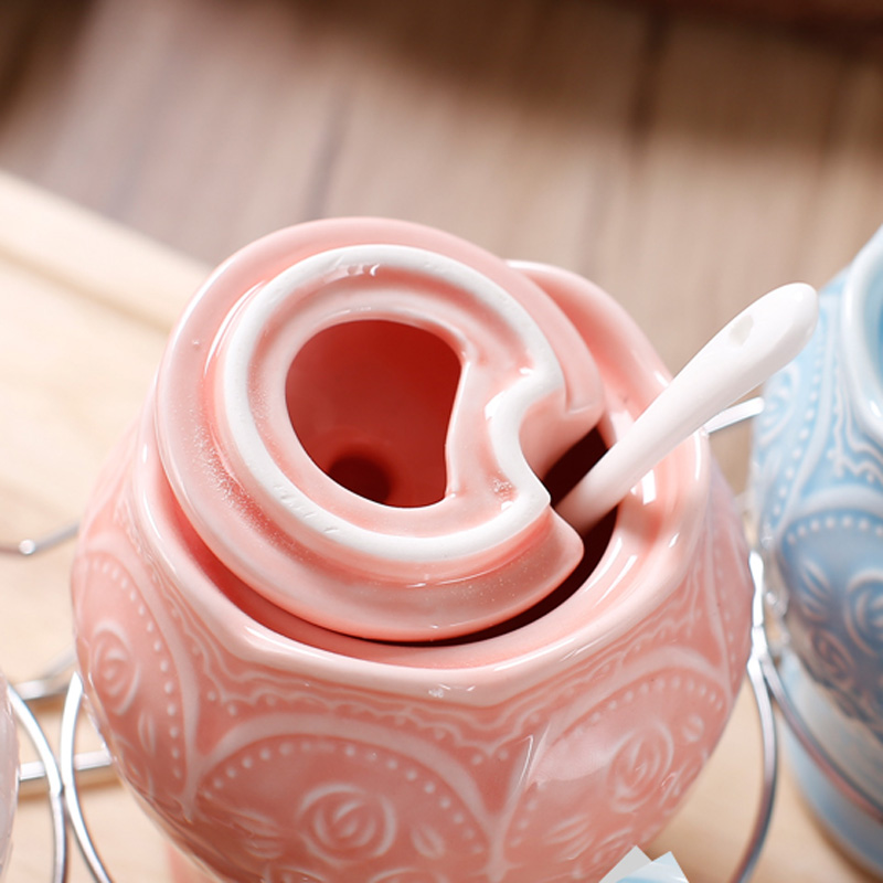 Keramische Bone China Caster Zout Suiker Pot Set (3 Stks) met Graveren Rose Patroon voor Keuken Koken