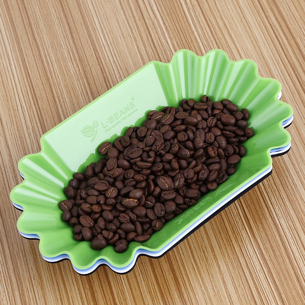 Kaffekoppning provbricka snack tallrik skål oval bricka för gröna och rostade kaffebönor plocka