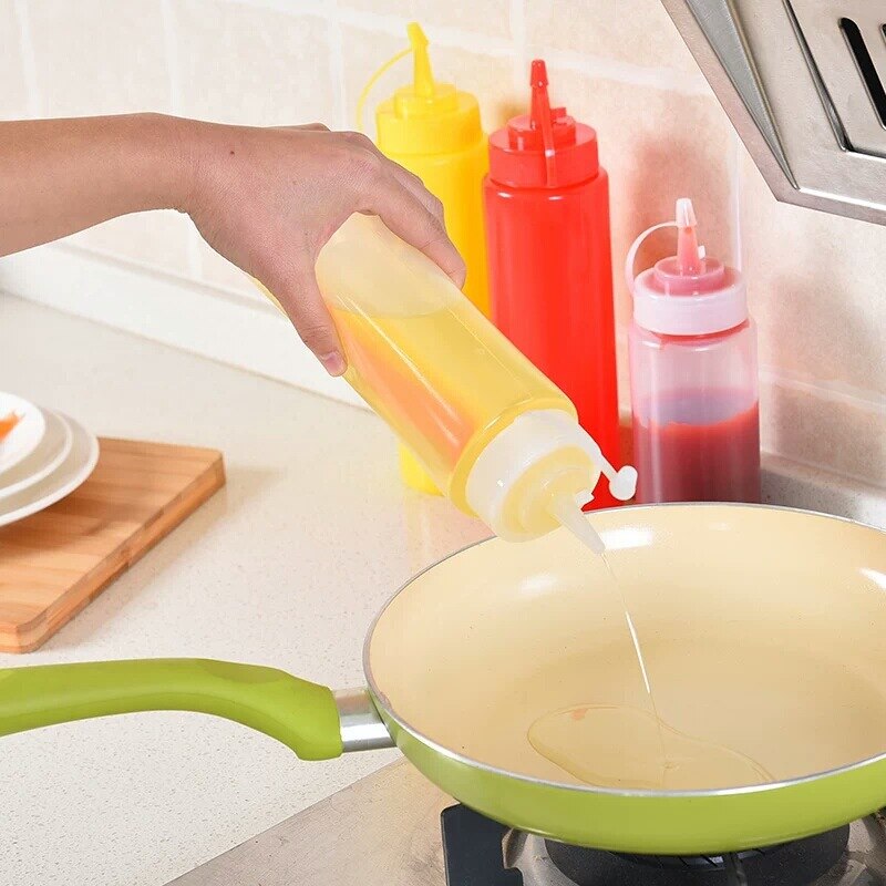 Condiment Bottles with Twist On Cap Lids Ketchup Mustard Mayo Sauces Olive Oil Bottles Kitchen Gadget