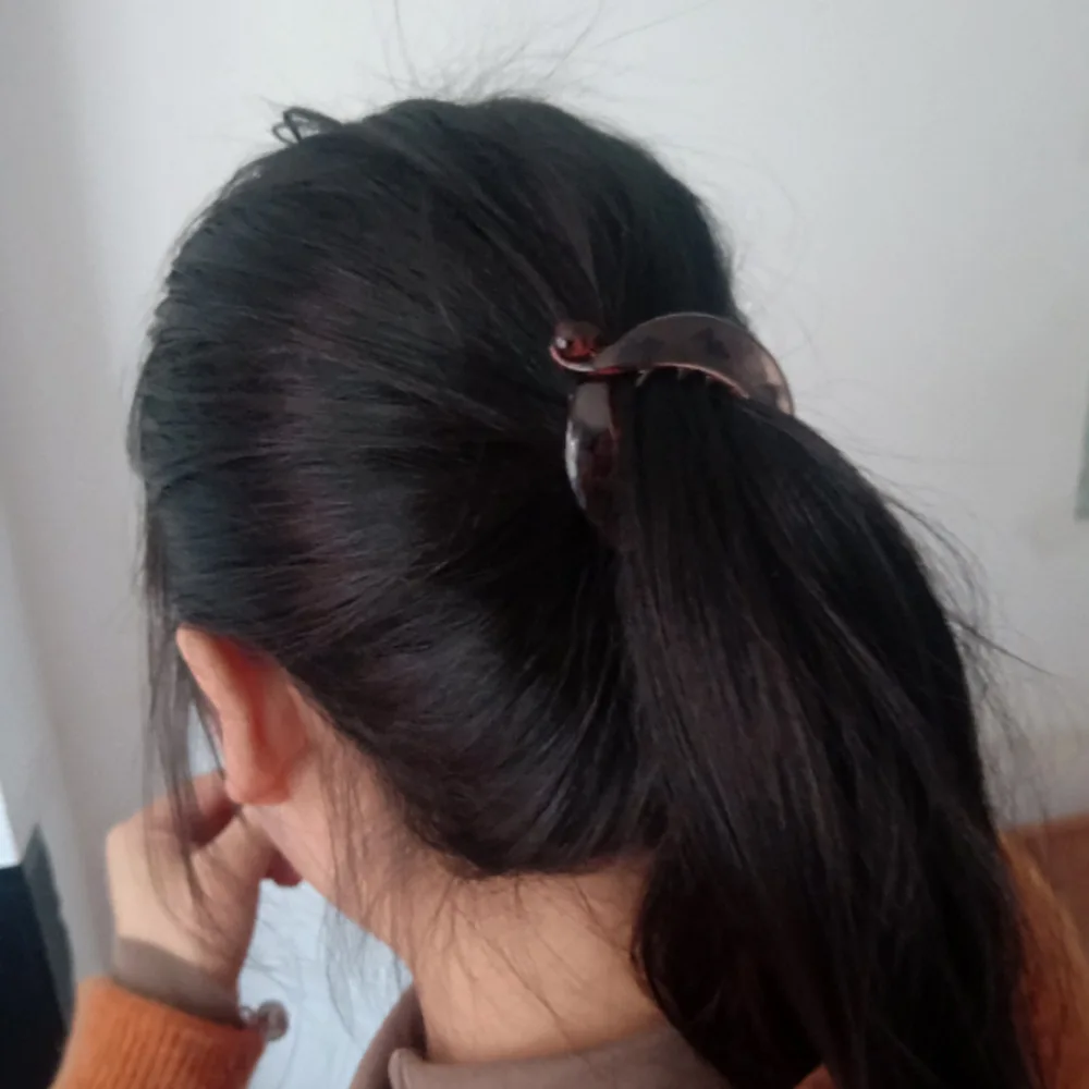 Pinzas para el pelo con forma de pez de tamaño pequeño, soporte para cola de caballo para mujeres y niñas, pinzas de plátano, cangrejos, accesorios para peinados en negro y marrón