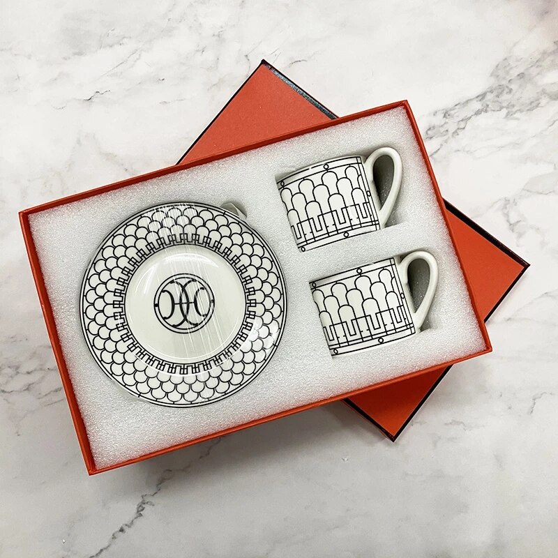 Elegancki styl catering kubek z porcelany kostnej multi-style prosta ceramiczna filiżanka do kawy i spodek danie z wzorem zestaw 2 zestaw z pudełkiem