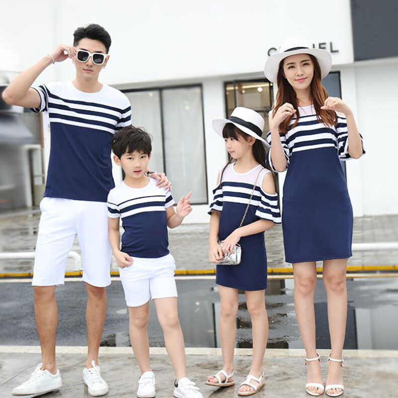 Vêtements de famille rayé épaules dénudées mère fille robe famille correspondant vêtements père fils T-shirt Parent-enfant ensemble de famille