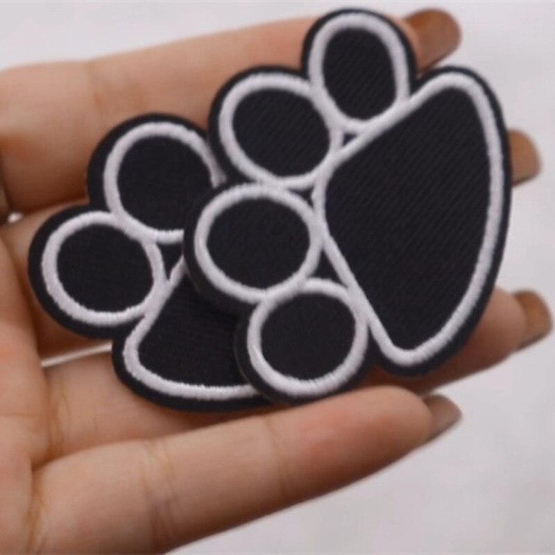 Sort hund poteprint form broderi strygning patches klistermærke omkring 5.1 x 4.2cm til diy tøj dekoration patch reparation -1pc