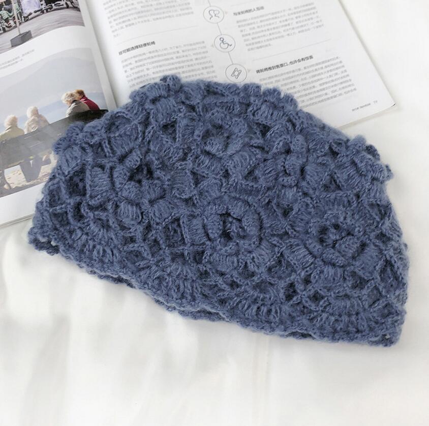 Härliga vinter virkade hattar för kvinnor mössor mössor blommor handgjord stickad hatt kvinnlig spets hatt chapeu feminino gorras: Blå