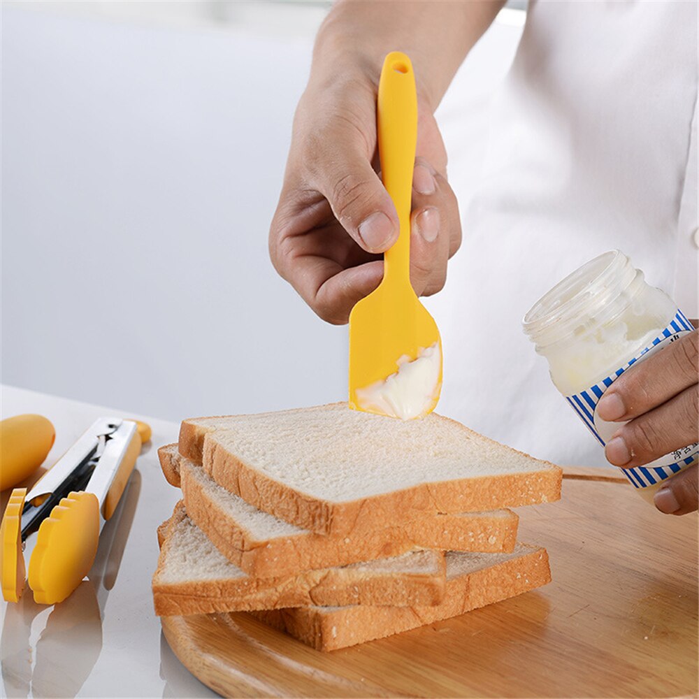 Herramientas para hornear juego de utensilios de cocina de silicona, pinzas cepillo raspador batidor de huevos accesorios de cocina antiadherentes, herramientas de cocina amarillo