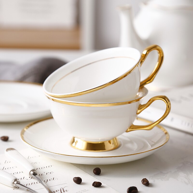 High-grade gold bone china coffee cup European tea set Ceramic afternoon tea set Red Tea Cup Couple Cup Saucer Spoon