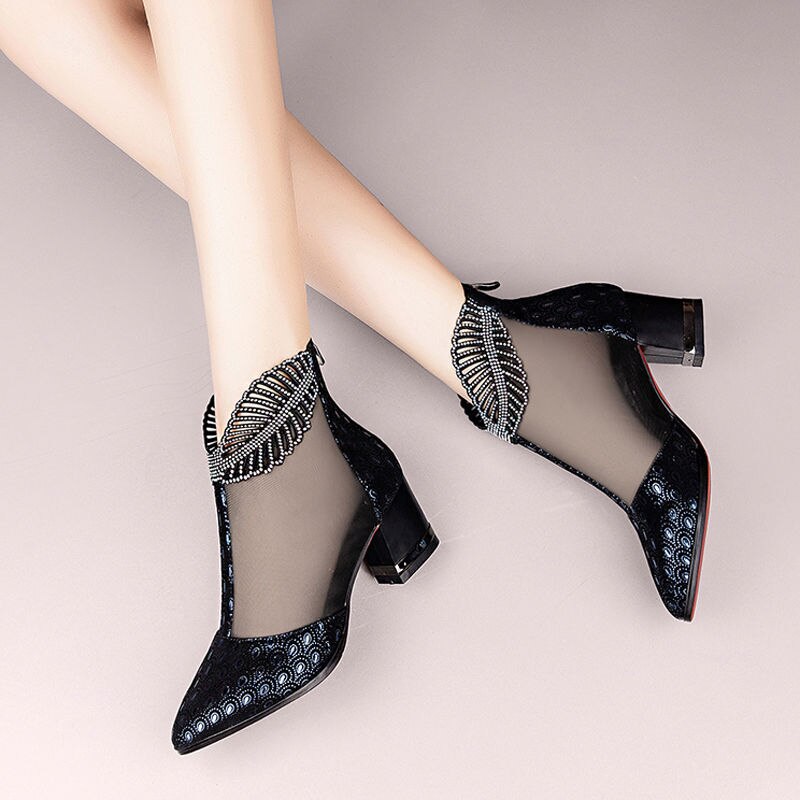 Zomer enkellaarsjes van mesh, damessandalen, puntige neus, dikke hak, strass, lenteschoenen voor dames, uitgehold zwart