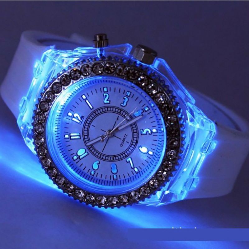 LED étanche rétro-éclairage cristal Quartz montre Flash lumineux cristal Quartz tendance montre-bracelet Sport montres 5 couleurs