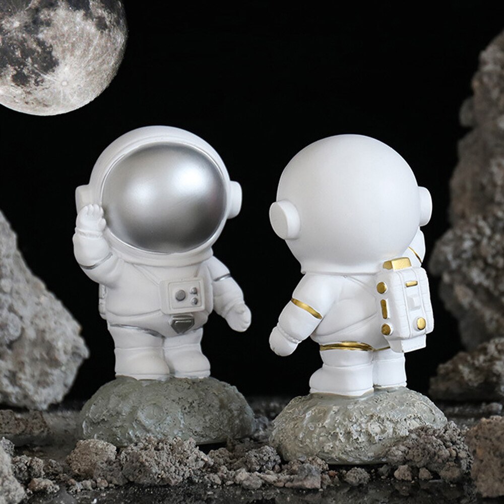 Resin Astronaut Figurines Spaceman With Moon Sculpture Decorative Miniatures Cosmonaut Statues For Man & Boyfriend