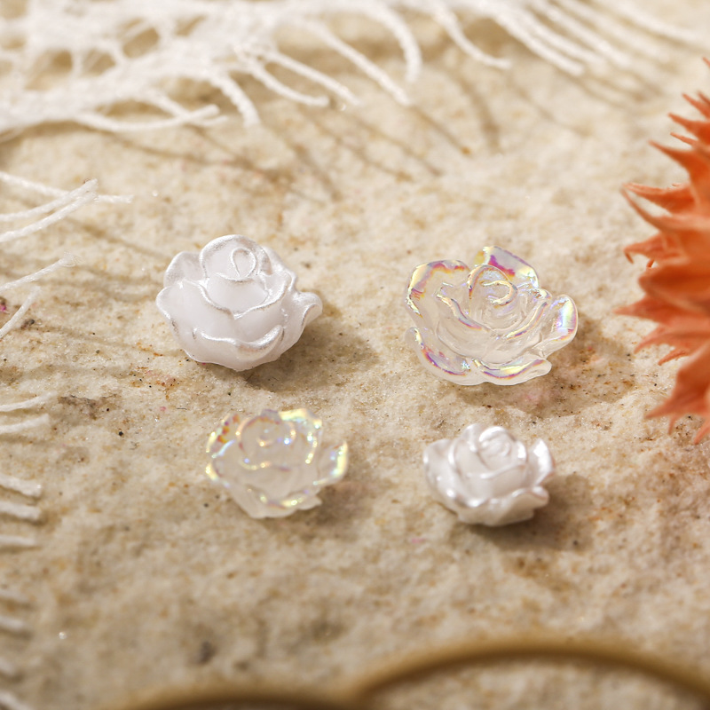 50 Uds. De dijes de flores rosas blancas de 6/8/10MM para decoración artística de uñas de boda, cuentas de perlas de flor de Aurora de resina 3D y pétalos esmaltados