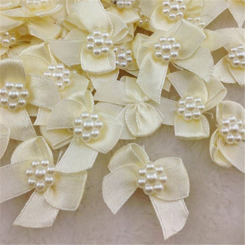 50pcs Mini Satijnen Lint Bloemen Bows Cadeau Craft Wedding Decoratie A262: Beige