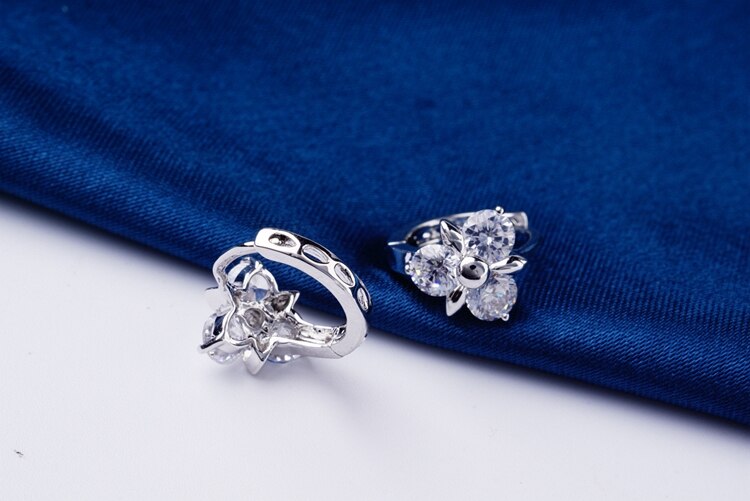 Yunkingdom Mode Clear Crystal Cz Kleine Hoop Oorbellen Voor Vrouwen Wit Goud Kleur Bloem Sieraden X0215