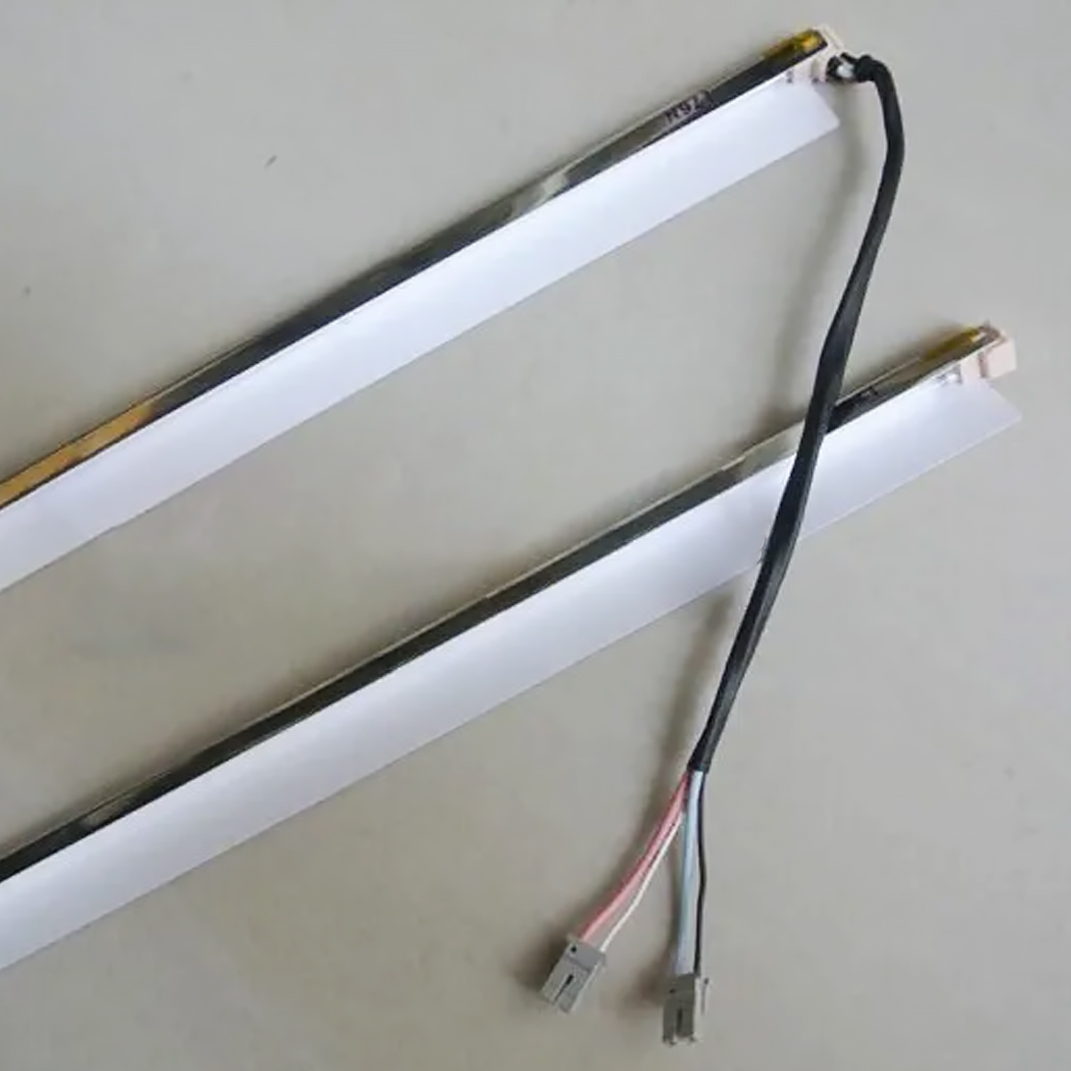 2 stück 22 zoll breite doppellampen ccfl mit rahmen, lcd-lampen-hintergrundbeleuchtung mit gehäuse, ccfl mit abdeckung, ccfl 480 mm x 2.4mm, rahmen :490mm x7mm