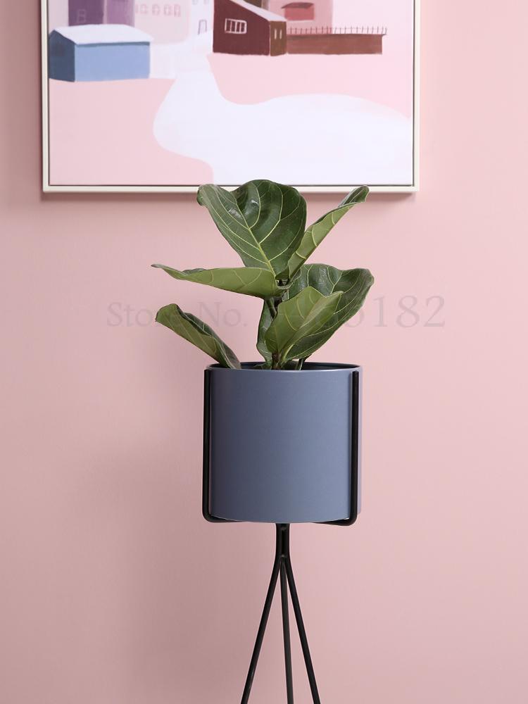 Scandinavische smeedijzeren bloemenstandaard, eenvoudig en stijlvol, balkon, woonkamer, binnen, staand, groen bloemenrek