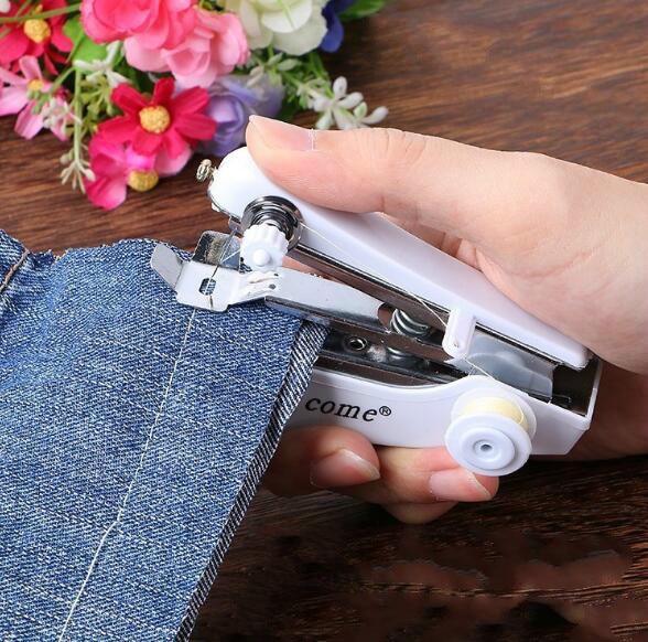 1Pcs Mini Manual Sewing Machine Portable Compact Easy To Operate Durable Beautiful Practical Needlework Tool ZXH