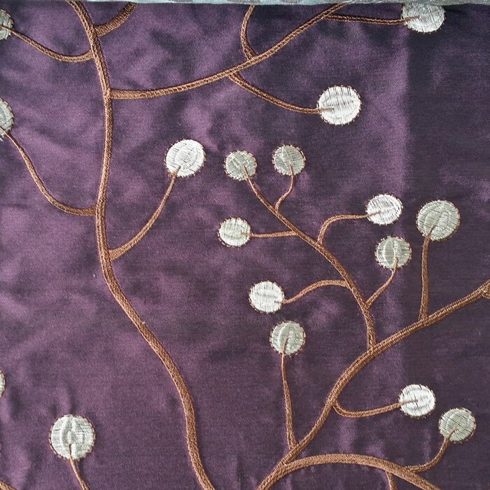 Overalt broderi silke som små grene blade blomsterpude pude dekorativ stol polstring stof 140cm sælges efter meter: Mørke lilla