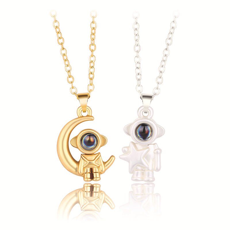 Moda nuova pietra di proiezione 100 lingue coppia collana astronauta Xingyue semplice collana di san valentino