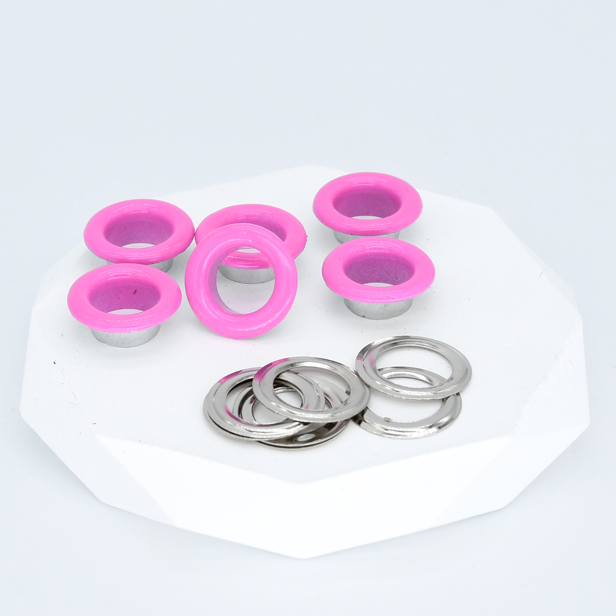 100 setzt 4,5 mm Ösen, Metallösen mit Unterlegscheibe für Kleidungsstück, Schuh, Gürtel, Hütte, Leder, Basteltasche, DIY-Reparaturteile, Zubehör: Laserlicht