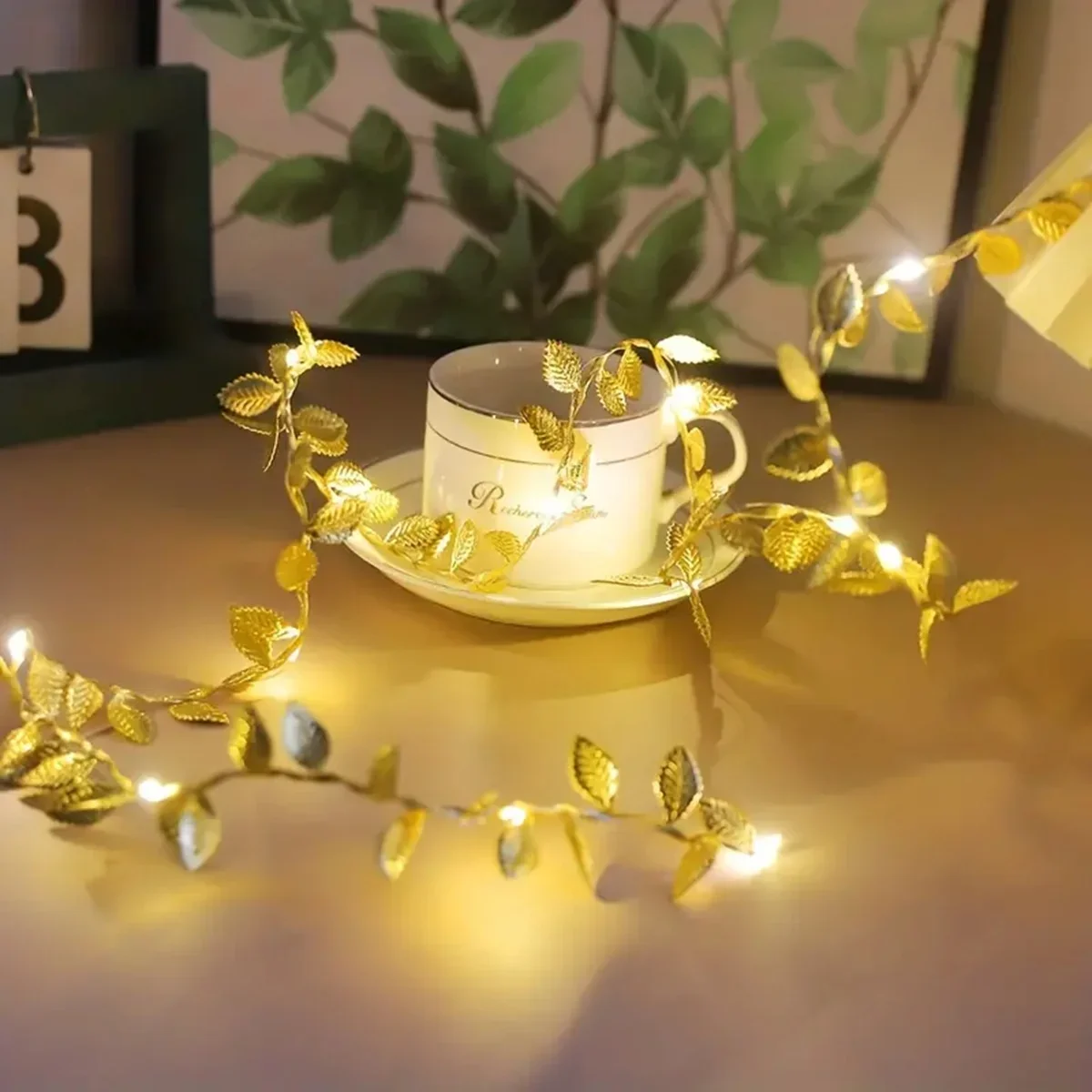 Goldene silberne kleine Blätter Lichterkette 20/50/100 LEDs batteriebetriebene künstliche Pflanzengirlande Rebelichter für Hochzeit Home Party: YELLOW / 0.5W