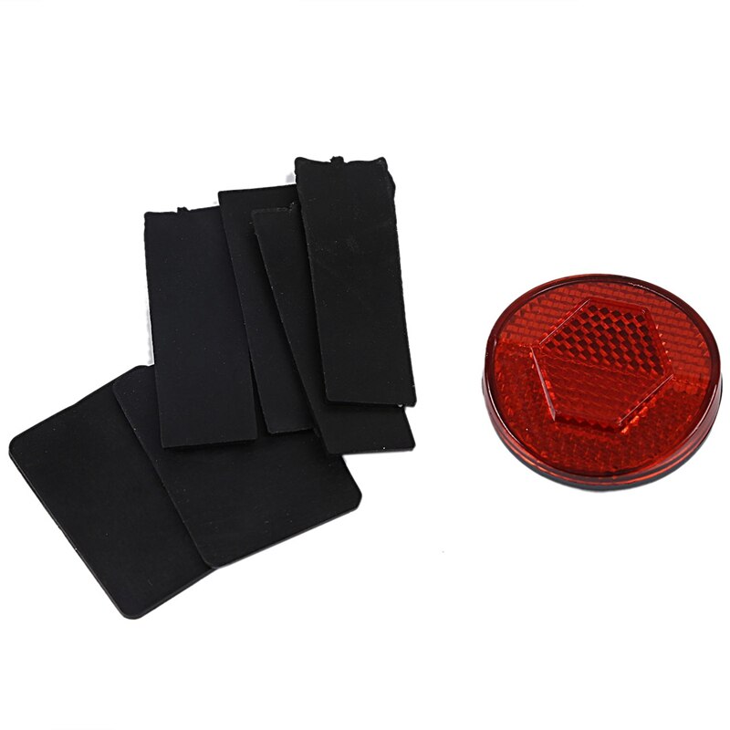 Zwarte fiets snelspanner bagage zadelpen fietstas bagagedrager achterspatbord