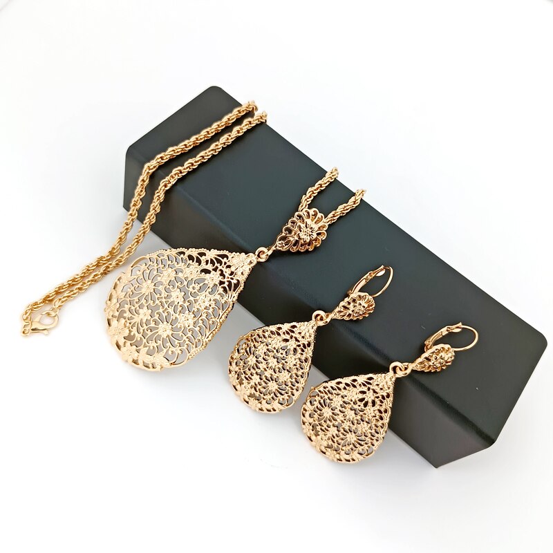 Set di gioielli da sposa marocchini gioielli per capelli da sposa collana con ciondolo in filo ondulato in metallo orecchini a forma di fiore cavo per donna