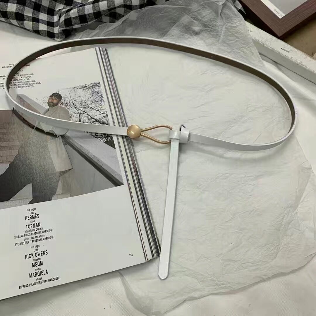 Skinnbelter for kvinner belte gullnål damebelter svart brune fritidsbelter til damefest kule kjole: Hvit