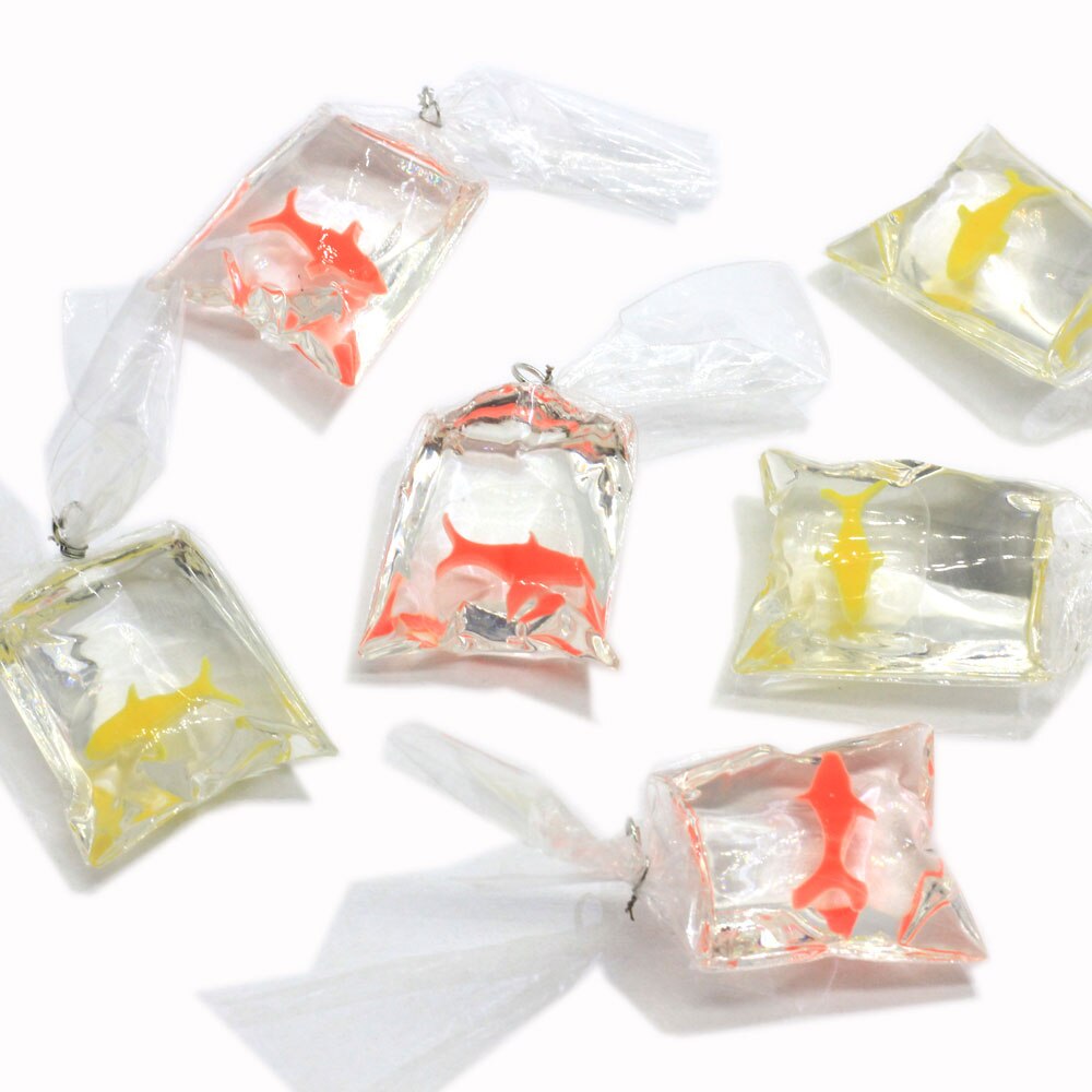 10/100 stk. lille fisk i vandpose gennemsigtig harpiks guldfisk charme smykker vedhæng fisketaske øreringe vedhæng håndlavet diy håndværk: 24mm-50 stk / Blande