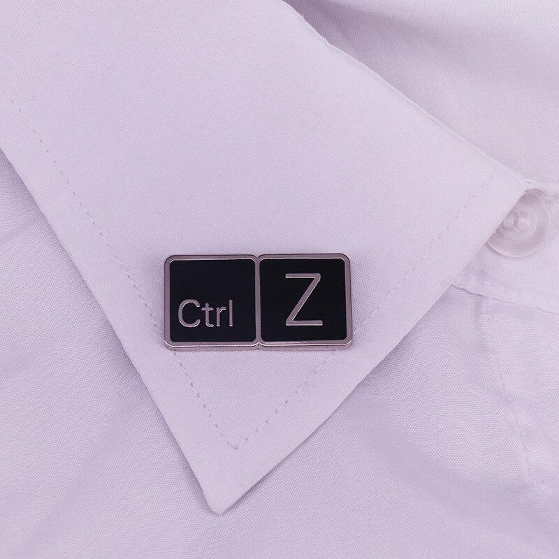 Ctrl z lapel pin geek tangentbordsmärke