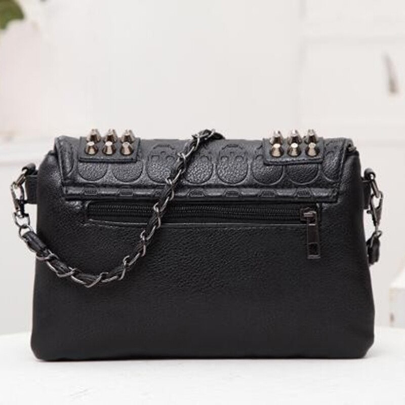 2022 Women Black Leather Messenger Bags Vintage Messenger Cool Skull Rivets Shoulder Bags sac a main bolsa