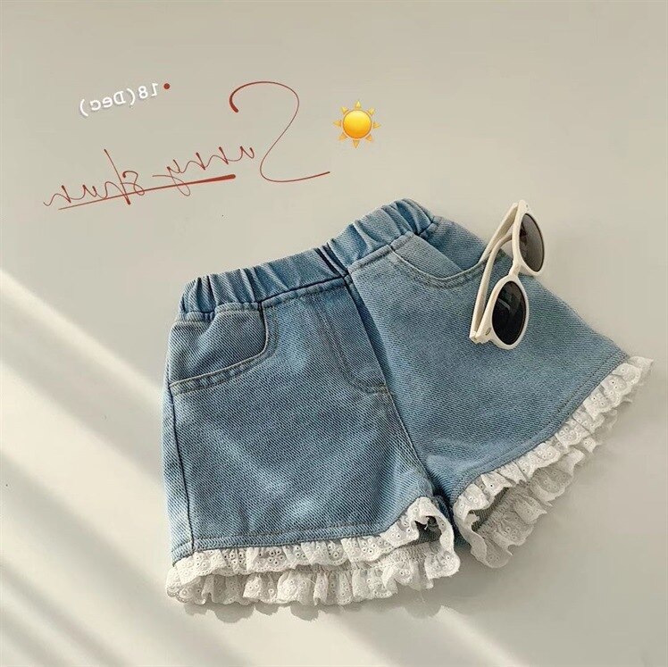 Pantaloncini di jeans carini in pizzo per ragazze estive abbigliamento per bambini in felpa comodi pantaloncini di jeans morbidi pantaloni caldi in cotone pantaloncini con volant 2-7 anni