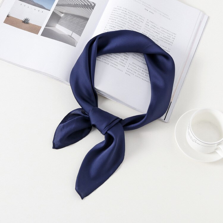 Tavallinen huivi silkki satiini hiushuivi naisille pienet kaulahuivit 70*70cm neliönmallinen pääpanta bandana -päähuivit naisille: Laivasto