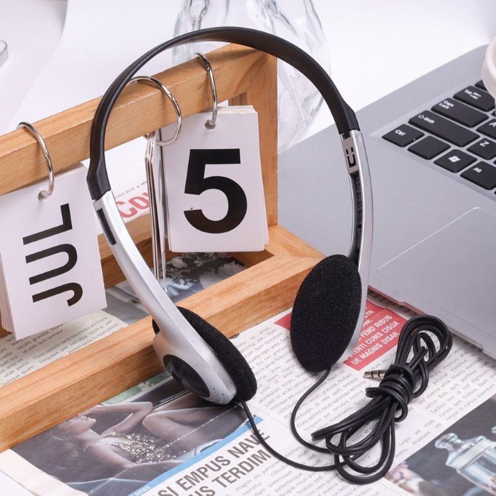 Retro Wired Headphones MP3 Wired Connection Music Hip Hop Trends Walkman Earphone Over Ear Earbud Personality Sports Headphones
