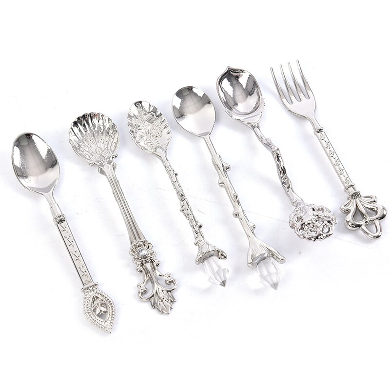 6 st vintage skedar gaffel kunglig stil metall guld snidade kaffe frukt dessert gaffel: Silver-