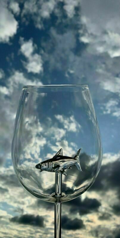 Red Wine Glass Built-in Shark Goblet Crystal Glass Dinner Decorate US Glass Drinkware