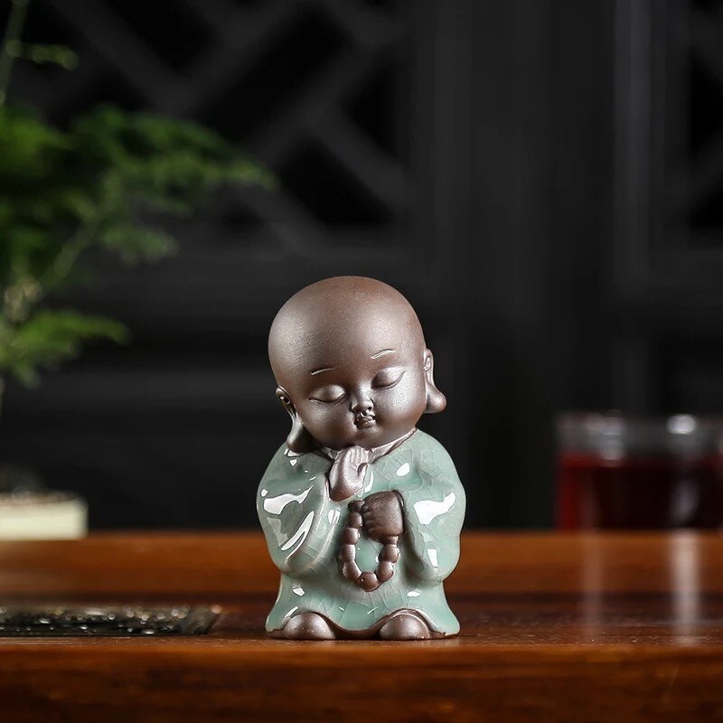 NOOLIM créative porcelaine Kung Fu petite Sculpture petit moine thé animal de compagnie en céramique bouddha Statue décoration de la maison ornements: 01