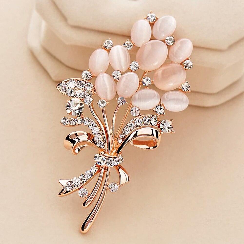 Modieuze opaal stenen bloem broche speld kledingaccessoires verjaardag broches voor vrouwen strass broche speld: Zilver