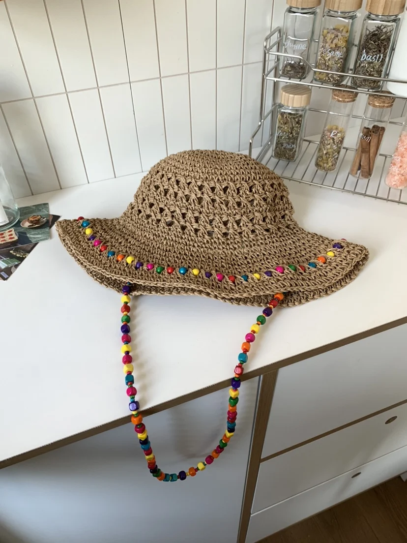 Retro gewebte Damen-Sonnencreme, Regenbogen-Kettenkappe, Sommer, japanischer Strohhut, schützend, atmungsaktiv, hohl, große Krempe, Strand-Sombrero: Black